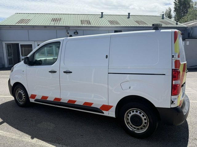 Vauxhall Vivaro 1.5 Turbo D 2900 Edition Panel Van Manu FP69YXX White #5