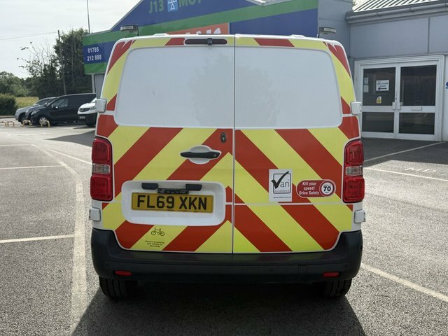 Vauxhall Vivaro 1.5 Turbo D 2900 Edition Panel Van Manu FL69XKN White #4
