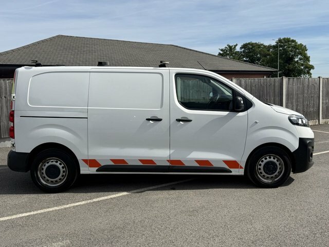 Vauxhall Vivaro 1.5 Turbo D 2900 Edition Panel Van Manu FL69XKN White #2