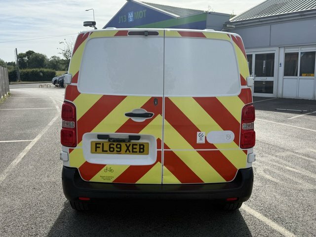 Vauxhall Vivaro 1.5 Turbo D 2900 Edition Panel Van Manu FL69XEB White #4
