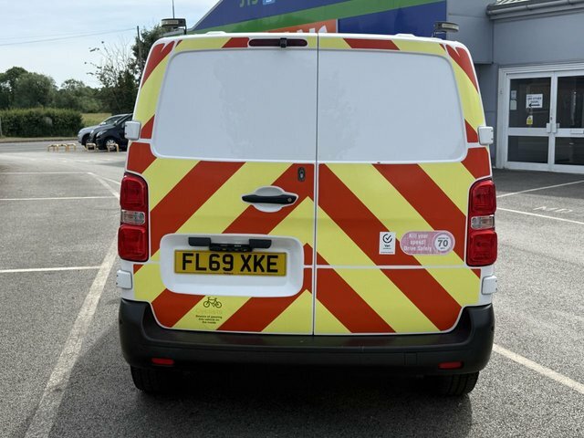 Vauxhall Vivaro 1.5 Turbo D 2900 Edition Panel Van Manu FL69XKE White #3
