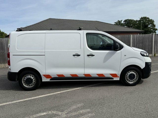 Vauxhall Vivaro 1.5 Turbo D 2900 Edition Panel Van Manu FL69XKE White #2