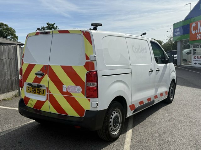 Vauxhall Vivaro 1.5 Turbo D 2900 Edition Panel Van Manu FL69XFU White #3