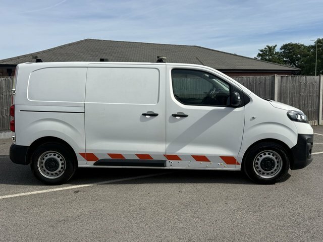 Vauxhall Vivaro 1.5 Turbo D 2900 Edition Panel Van Manu FL69XFU White #2
