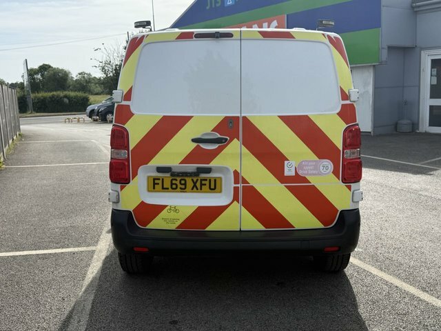 Vauxhall Vivaro 1.5 Turbo D 2900 Edition Panel Van Manu FL69XFU White #4