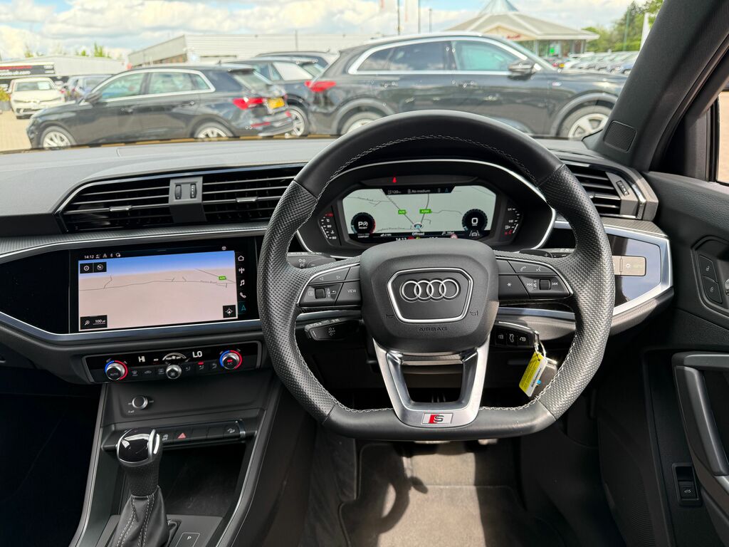 Audi Q3 Black Edition Black #6