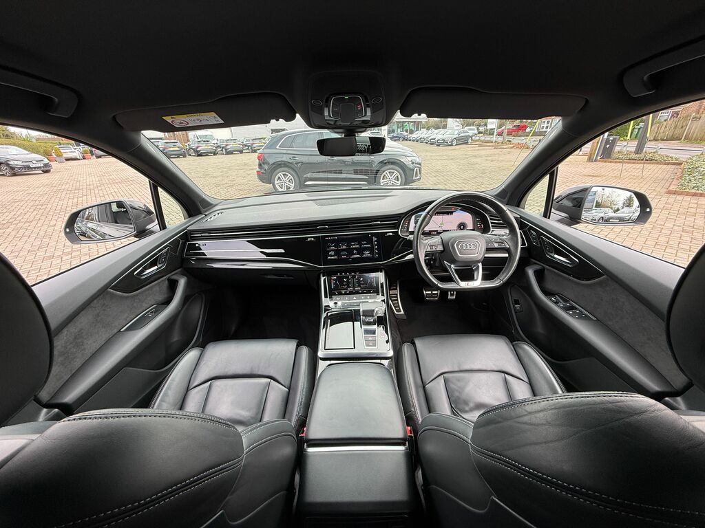 Audi Q7 Black Edition AP71DLN Black #4