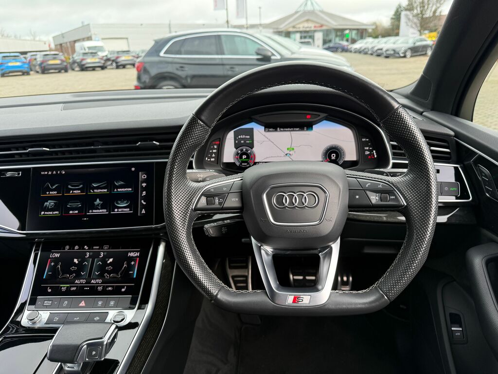 Audi Q7 Black Edition AP71DLN Black #6
