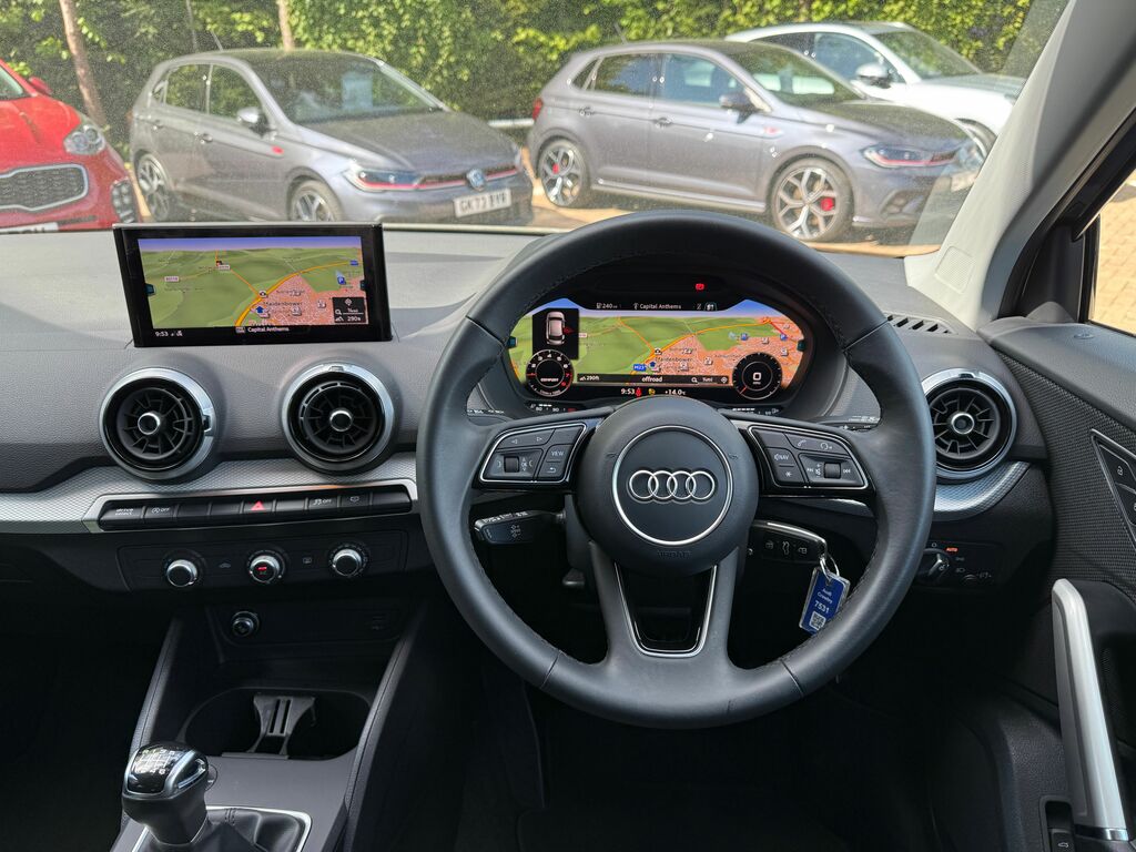 Audi Q2 Sport Black #5