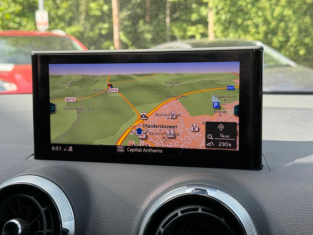 Audi Q2 Sport Black #4