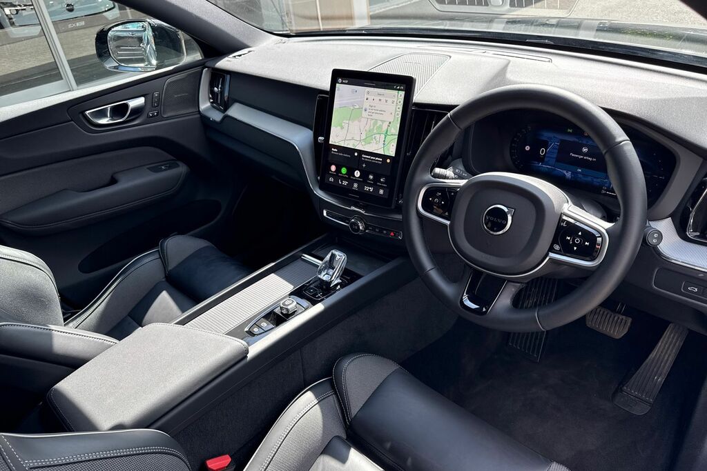 Volvo XC60 Plus Black Edition RV75VBP Black #6