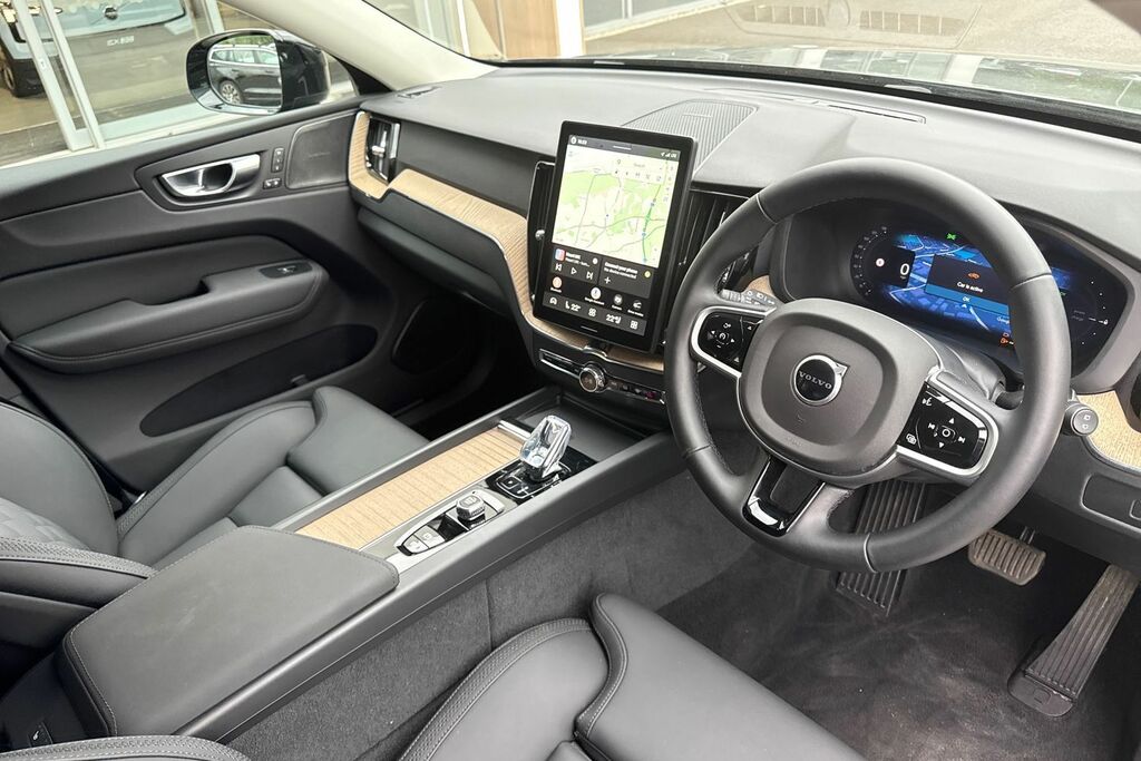 Volvo XC60 Plus Green #6