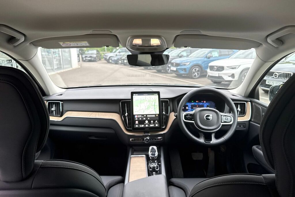 Volvo XC60 Plus Green #3