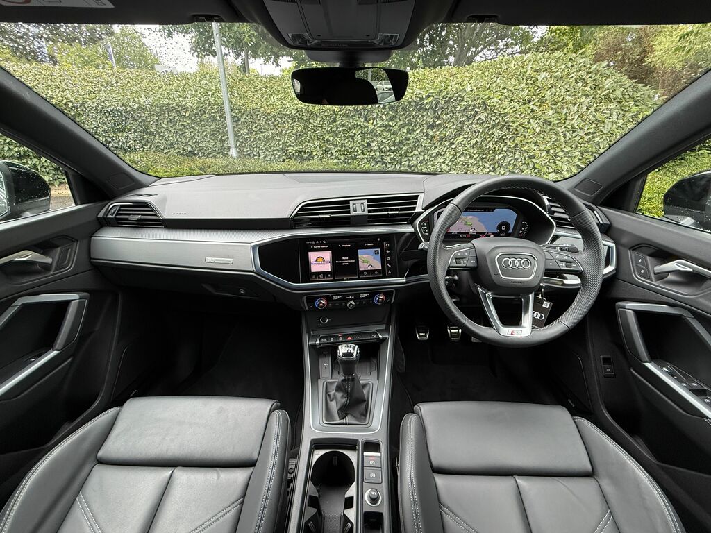 Audi Q3 S Line Black #5