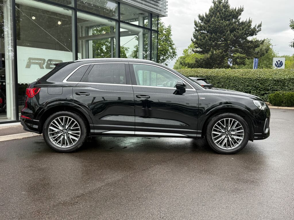 Audi Q3 S Line Black #2