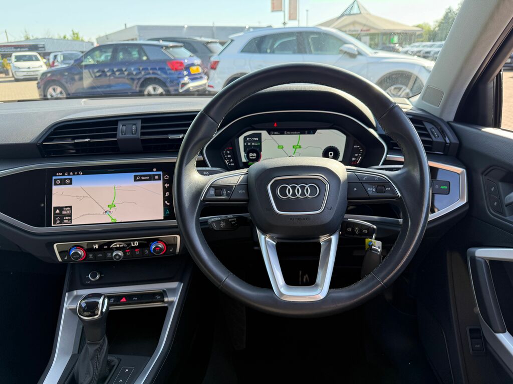 Audi Q3 Technik GX23YGR Black #6