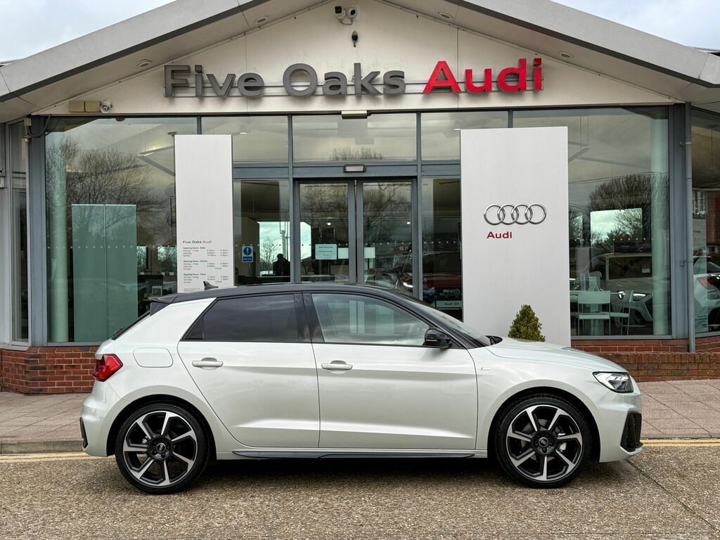 Audi A1 Black Edition GU26VXZ Black #2