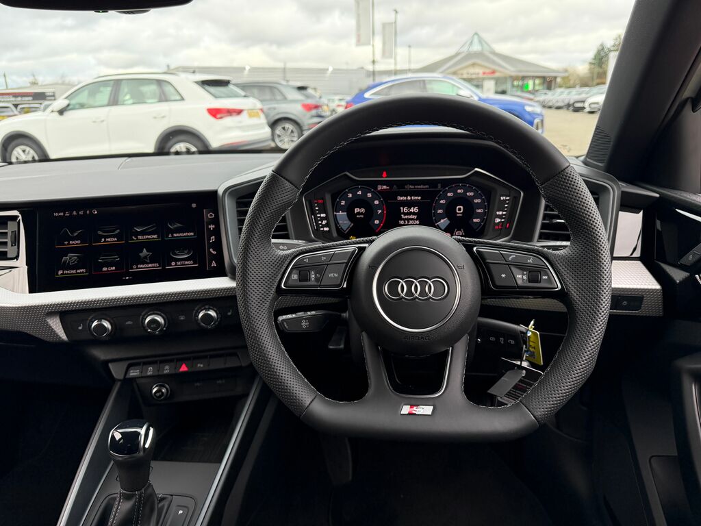 Audi A1 Black Edition GU26VXZ Black #5
