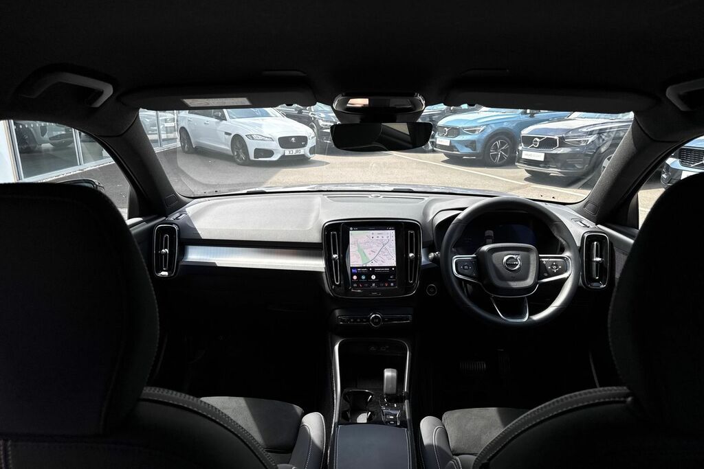 Volvo XC40 Plus Black #3