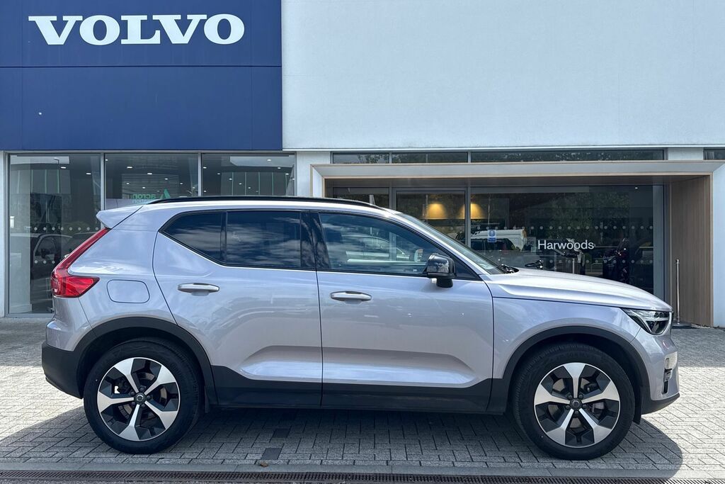 Volvo XC40 Plus Black #2