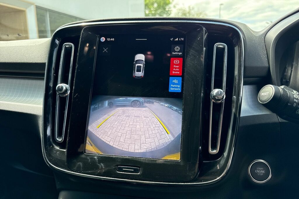 Volvo XC40 Plus Black #4