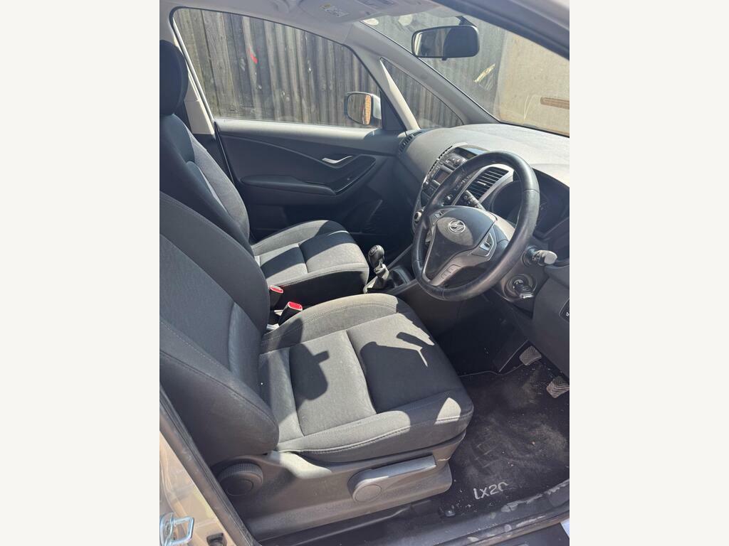 Hyundai Ix20 1.4 Blue Drive Se Euro 6 S S Silver #6
