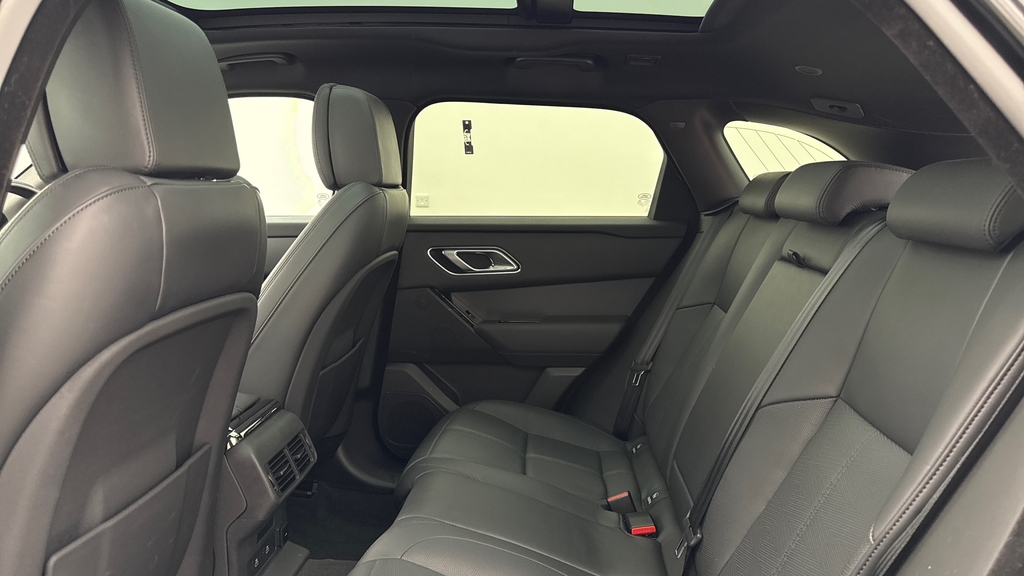 Land Rover Range Rover Velar P400e Dynamic Hse Santorini Black KW74LKN Black #4