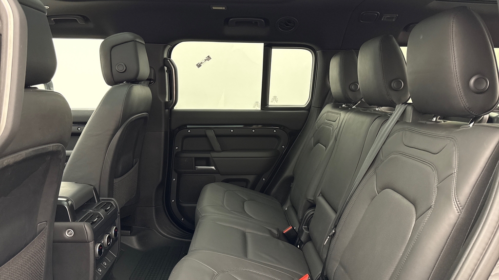 Land Rover Defender 130 D350 X-dynamic Hse Santorini Black Black #4