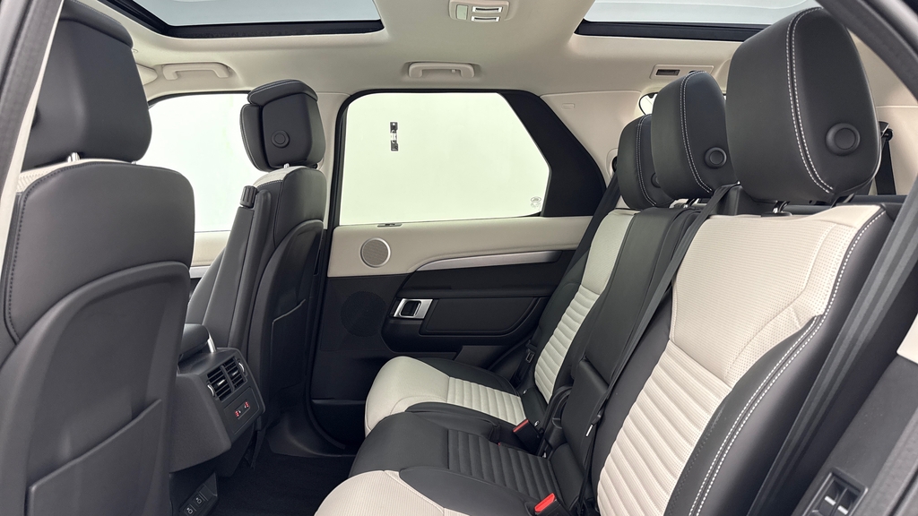 Land Rover Discovery D350 Dynamic Hse Santorini Black KW74WTL Black #4