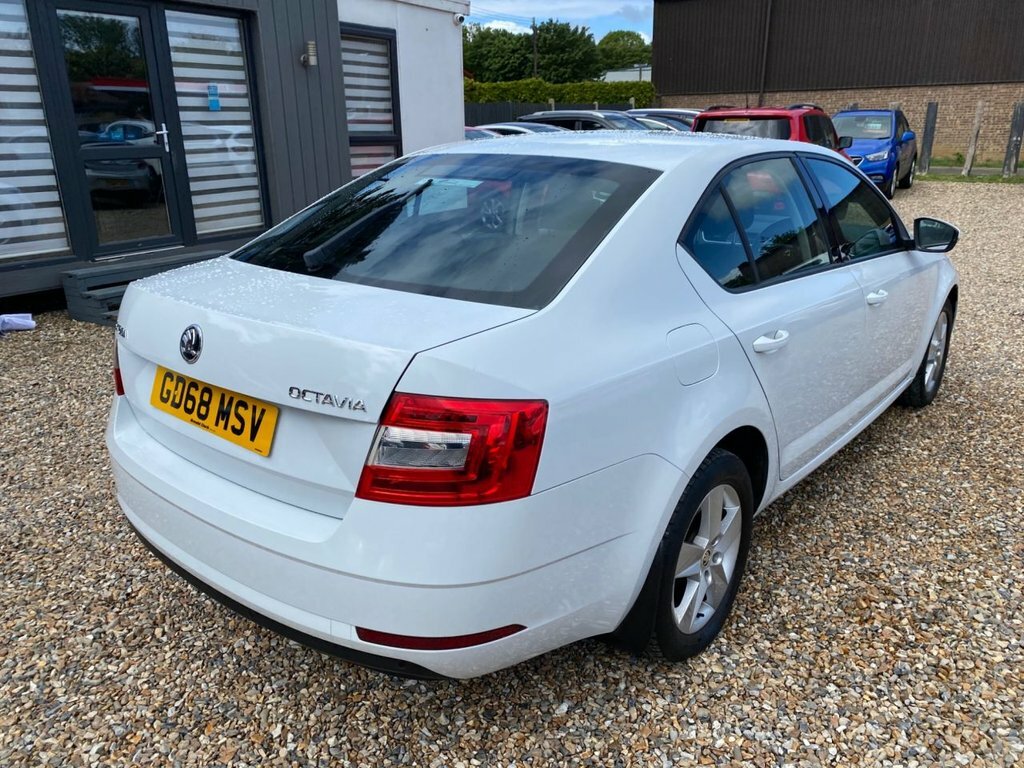 Skoda Octavia 1.6L Se White #5