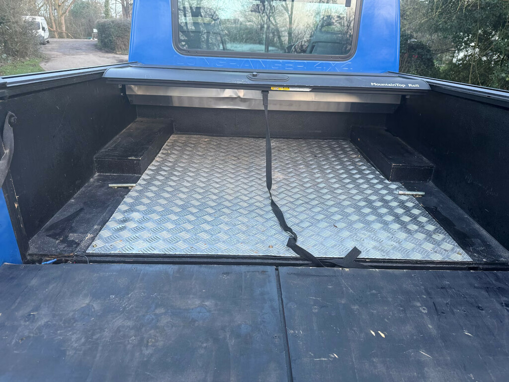 Land Rover Discovery 3 .5 V8i Estate Blue #6
