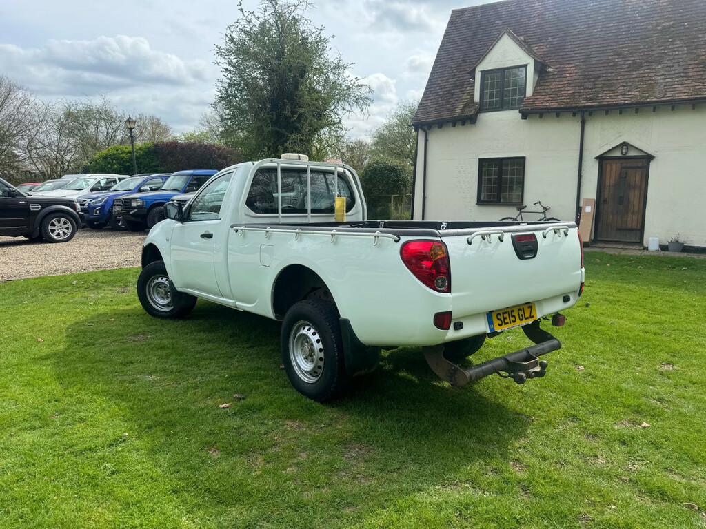 Mitsubishi L200 Pick Up Di-d 4Life 4Wd 134Bhp 2010 Pick Up Diese White #4