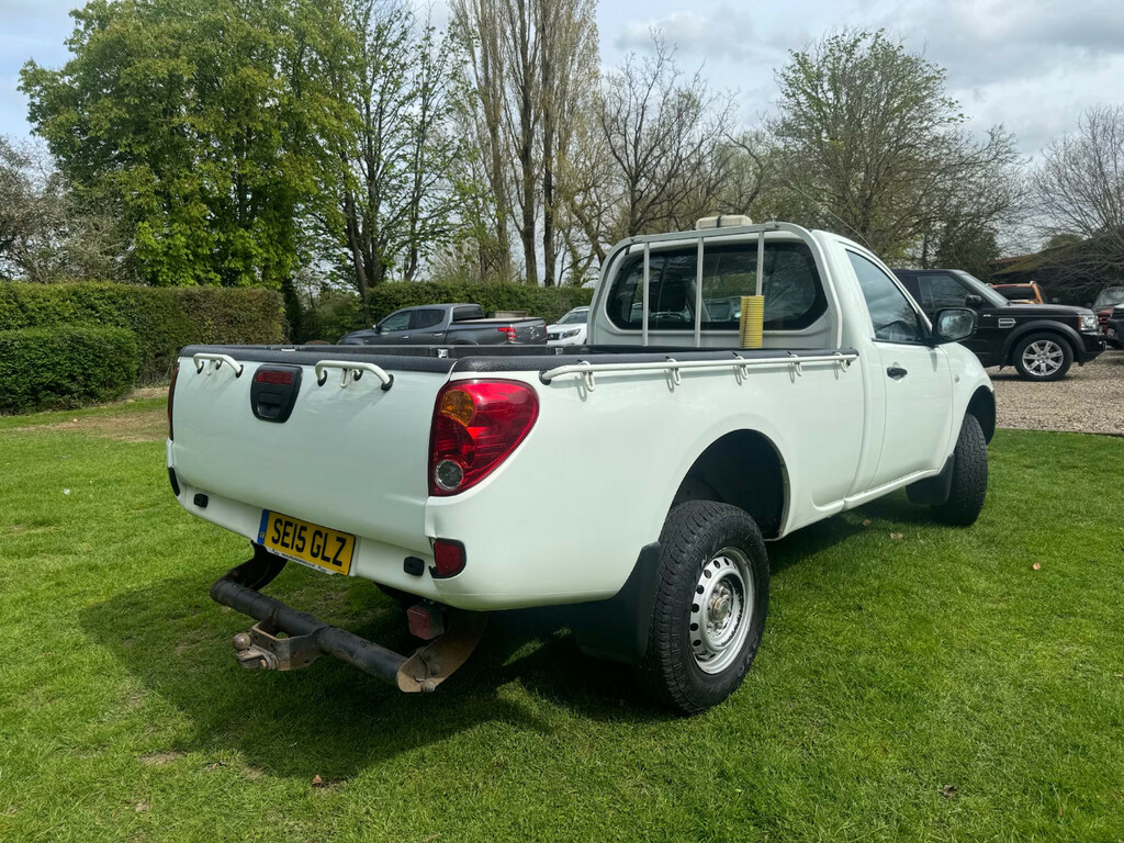 Mitsubishi L200 Pick Up Di-d 4Life 4Wd 134Bhp 2010 Pick Up Diese White #5