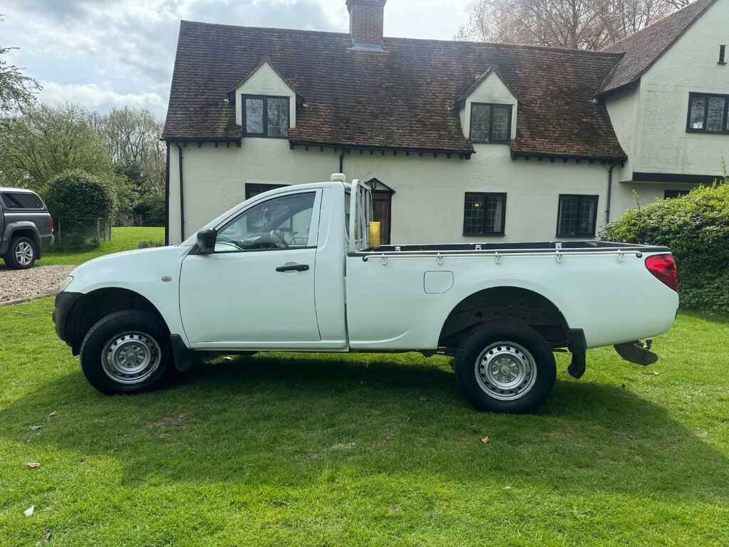 Mitsubishi L200 Pick Up Di-d 4Life 4Wd 134Bhp 2010 Pick Up Diese White #3