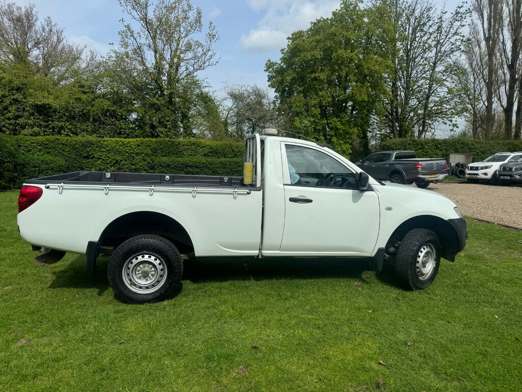 Mitsubishi L200 Pick Up Di-d 4Life 4Wd 134Bhp 2010 Pick Up Diese White #6