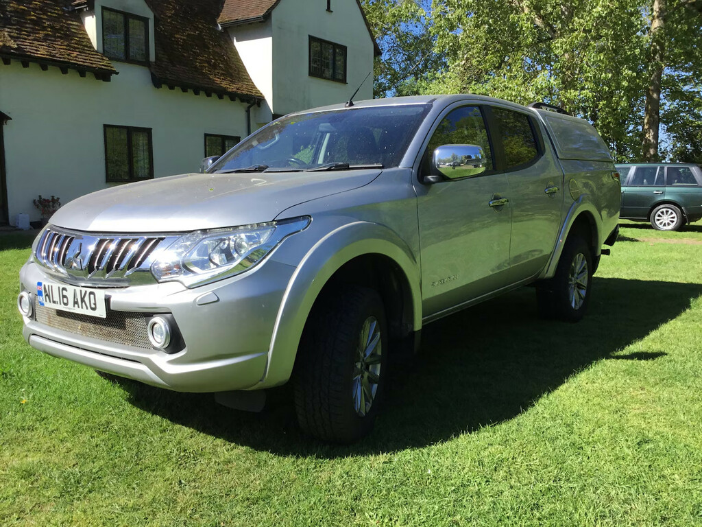Mitsubishi L200 Double Cab Di-d 178 Barbarian 4Wd Pick Up M Silver