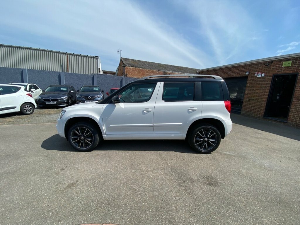 Skoda Yeti 1.2L Elegance FY14JVT White #4