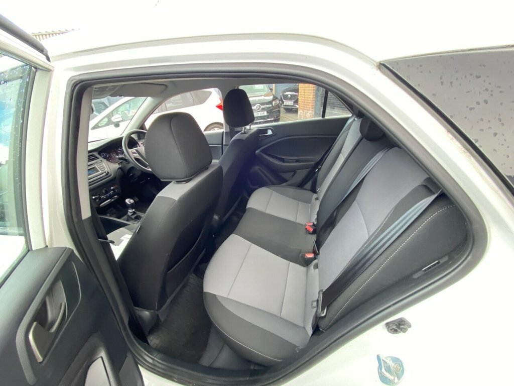 Hyundai I20 1L Se White #6