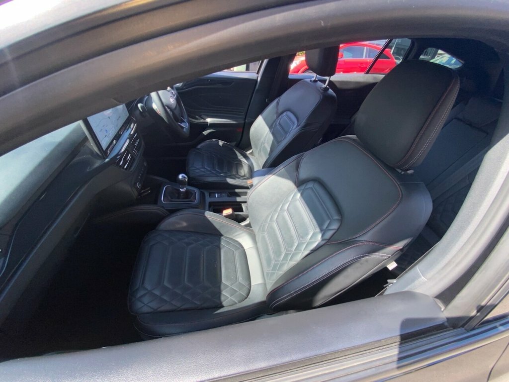 Ford Focus 1L St-line Vignale MM22JLO Black #4