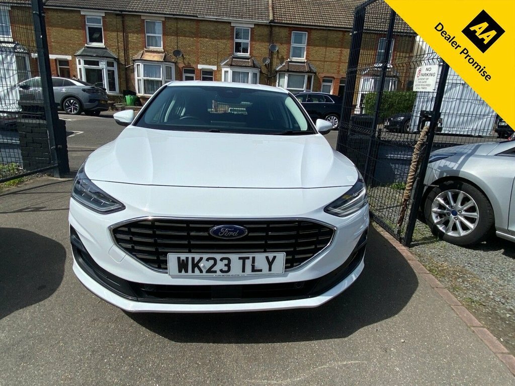 Ford Focus 1L Titanium WK23TLY White #2