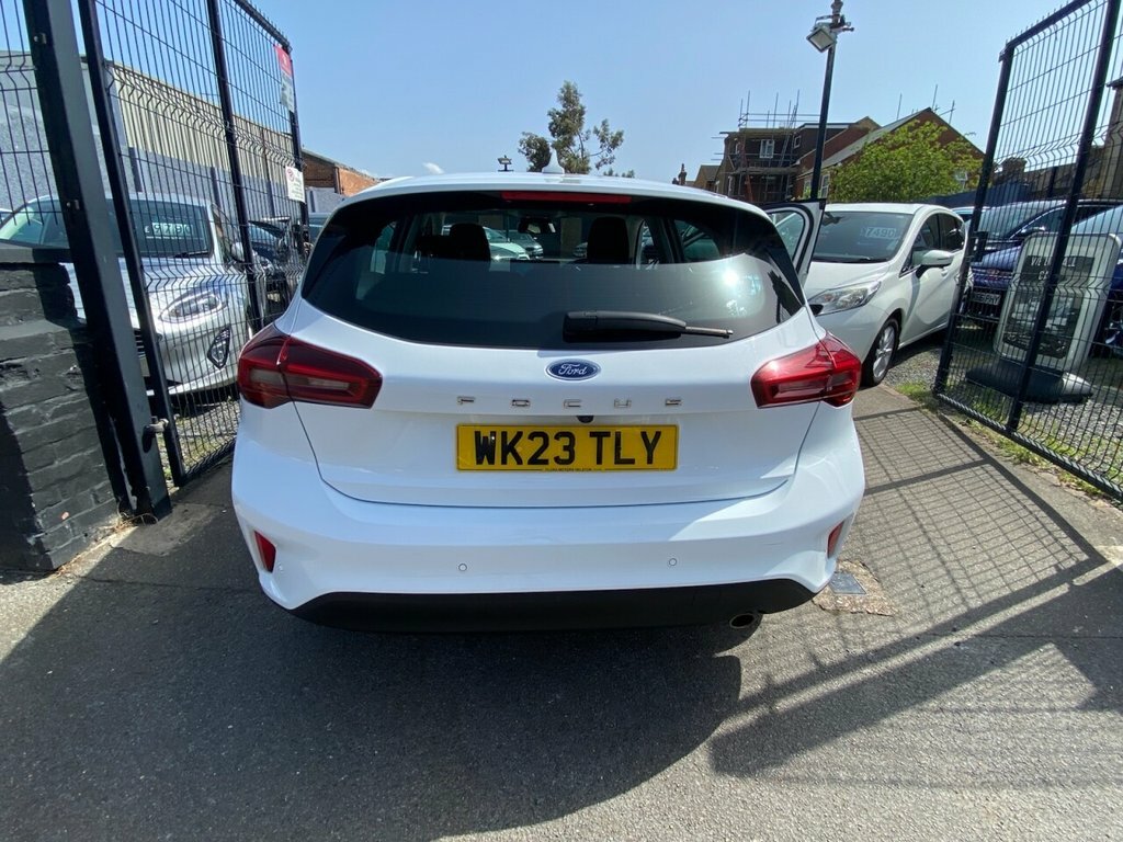 Ford Focus 1L Titanium WK23TLY White #5