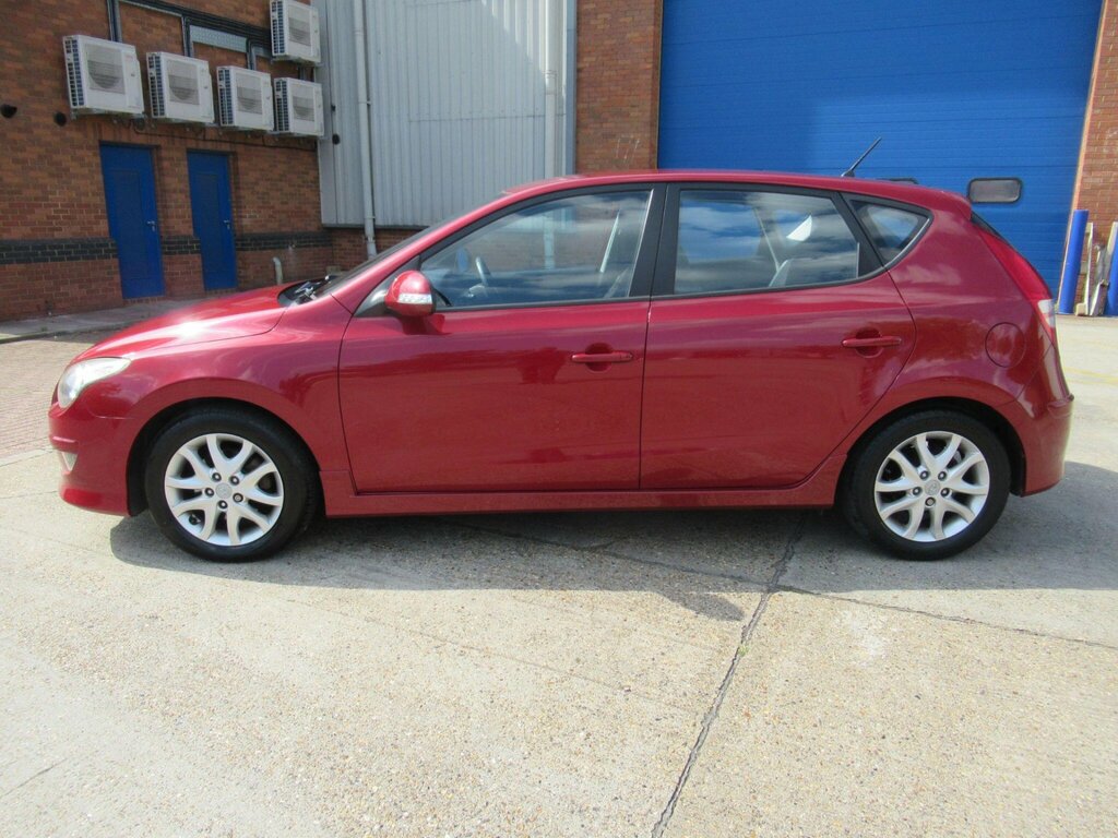 Hyundai I30 1.4 Comfort Euro 5 Red #6