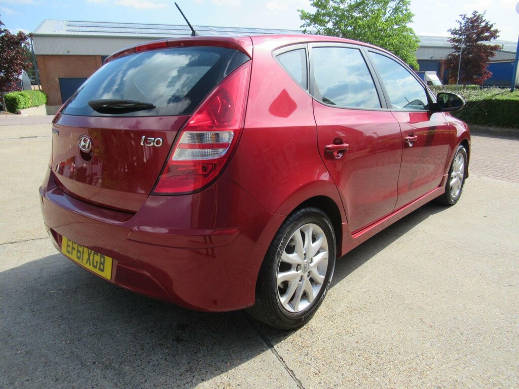 Hyundai I30 1.4 Comfort Euro 5 Red #3