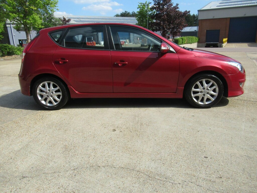 Hyundai I30 1.4 Comfort Euro 5 Red #2