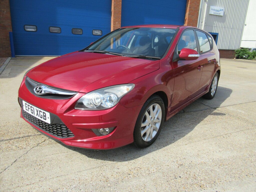 Hyundai I30 1.4 Comfort Euro 5 Red #5