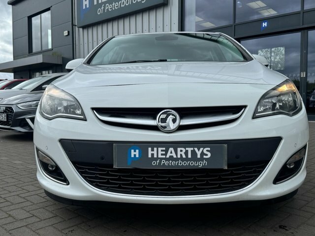 Vauxhall Astra Cdti Elite Hatchback ND63KJX White #2