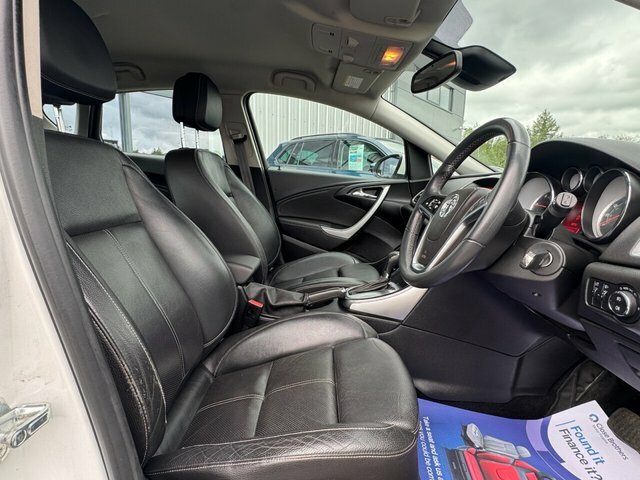 Vauxhall Astra Cdti Elite Hatchback ND63KJX White #4