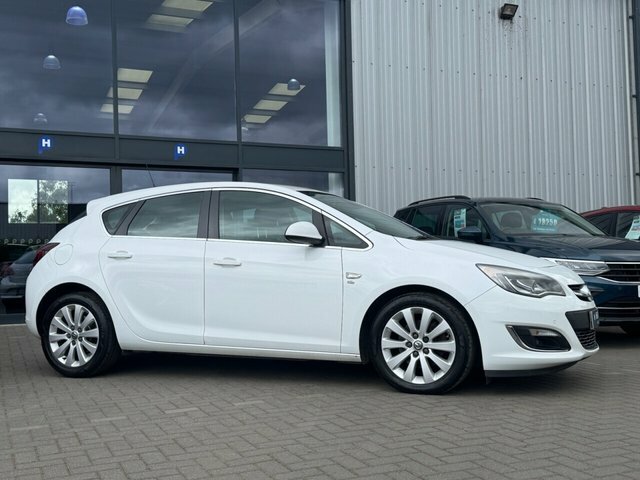 Vauxhall Astra Cdti Elite Hatchback ND63KJX White #5