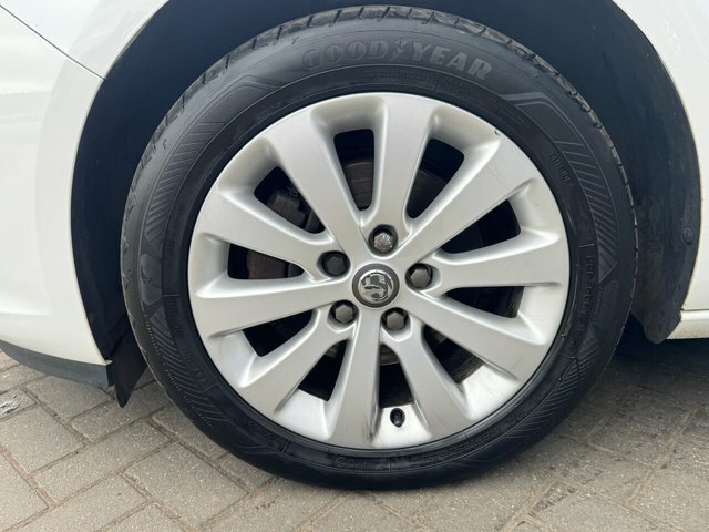 Vauxhall Astra Cdti Elite Hatchback ND63KJX White #6