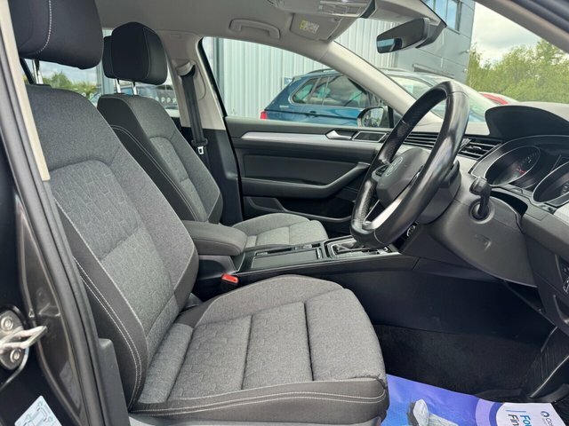Volkswagen Passat Tdi Evo Se Nav YH72FXY Grey #4